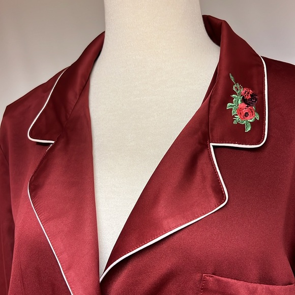 Bed to brunch roses embroidered top - Picture 4 of 13